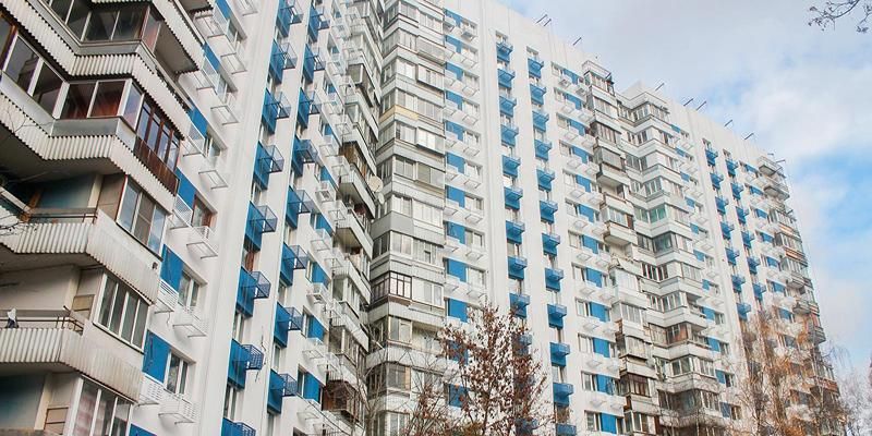 На улице Академика Анохина завершается обновление архитектурного ансамбля поздней советской застройки