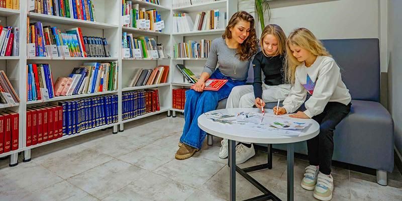 Советы библиотекаря: «Роман с читателем» и еще пять книг для семейного чтения