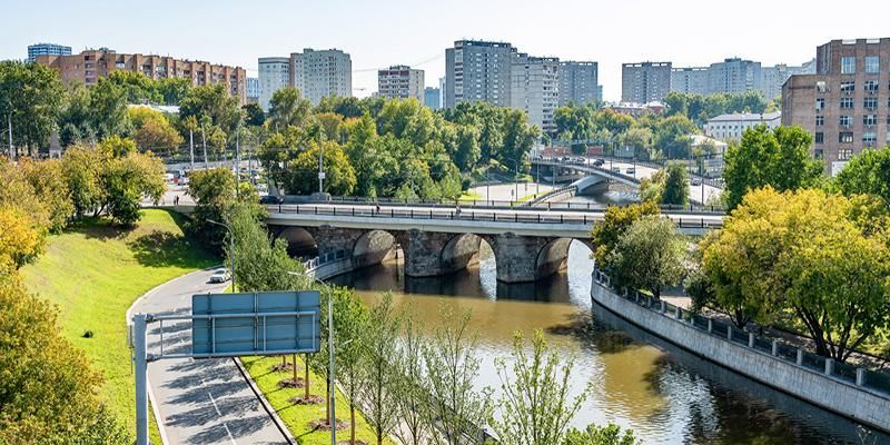 На Лефортовском мосту обновили покрытие