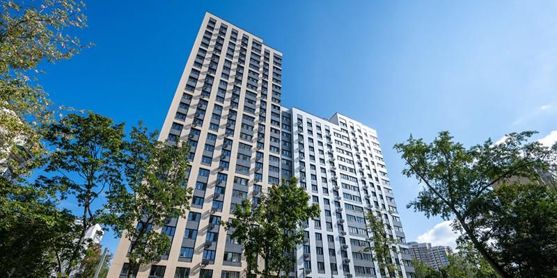 Более 400 москвичей заключили договоры на квартиры по программе реновации в доме на улице Милашенкова