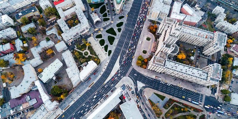 В 2025 году в Москве обустроили 648 пешеходных переходов вблизи социальных объектов