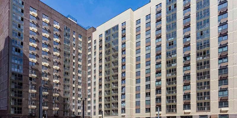 Горожане начали осмотр квартир по программе реновации в доме на улице Маршала Чуйкова