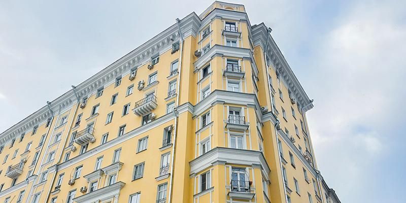 За 10 лет в рамках капремонта обновили фасады 30 домов в стиле неоклассицизма в ЮАО