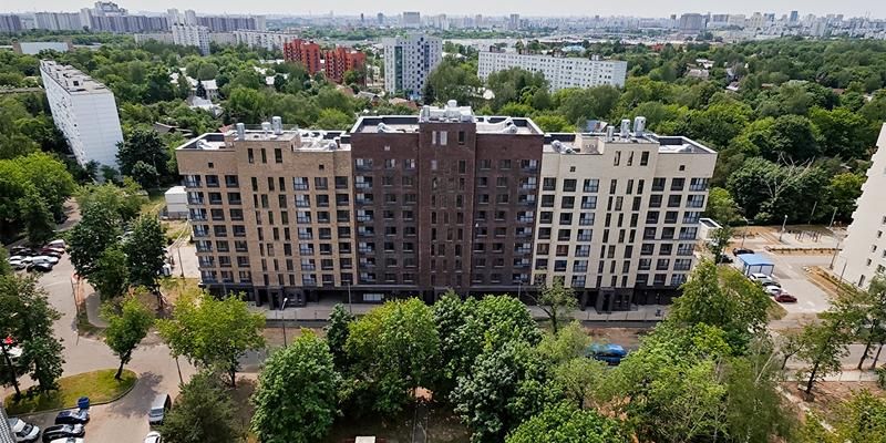 Почти 190 горожан получили квартиры по программе реновации в жилых комплексах на улице Черное Озеро