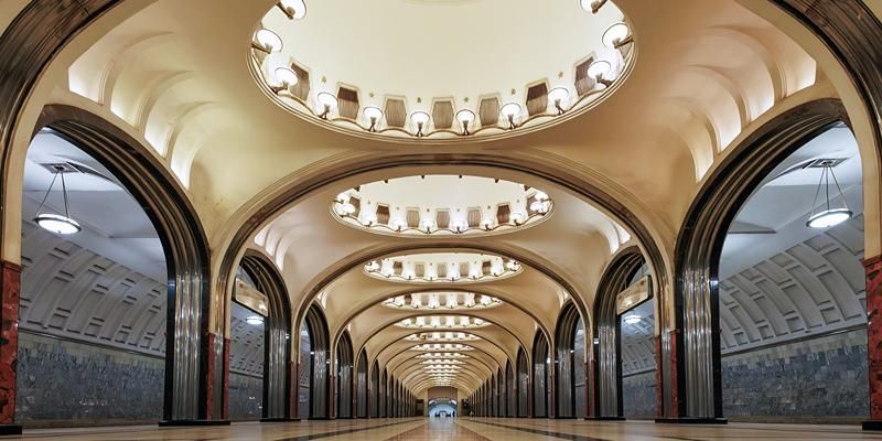 Зеркало эпох, или Как по московскому метро можно изучать историю страны